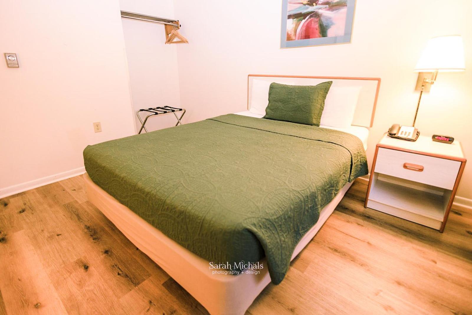 Mountain Host Motor Inn Iron Mountain Pokoj fotografie